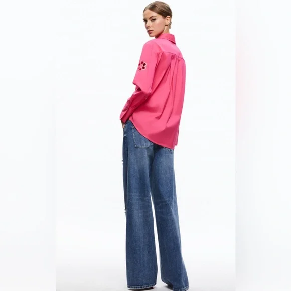 ❤️❤️ALICE AND OLIVIA FINELY FLOWER EMBELLISHED BUTTON DOWN❤️❤️ - Picture 3 of 6